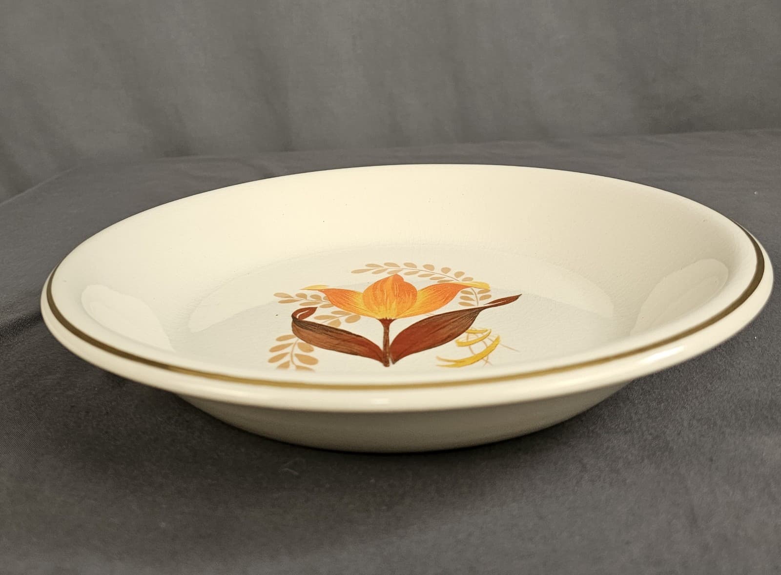 Vintage Bakelite Modern Tulip by Harker Bowl 9" Diameter - Thumbnail 2
