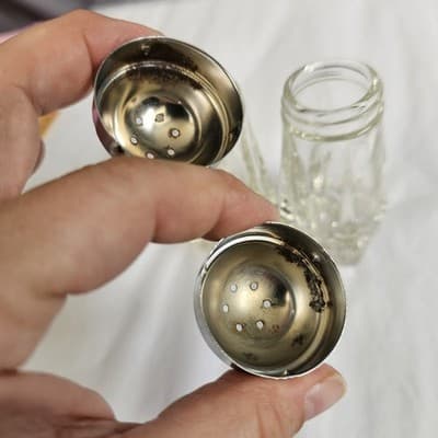 Crystal Salt and Pepper Shakers Clear Glass W Lids - Square Bottom Round Top - Thumbnail 7