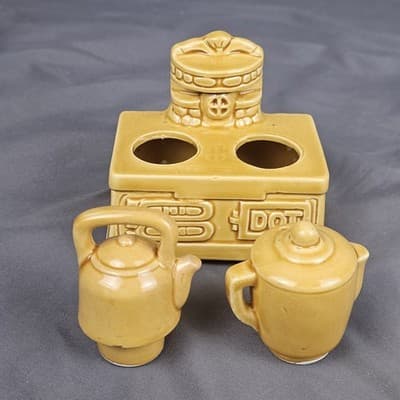 Vintage Artmark Wood Stove with Coffee and Tea Pot Salt and Pepper Shakers - Thumbnail 2