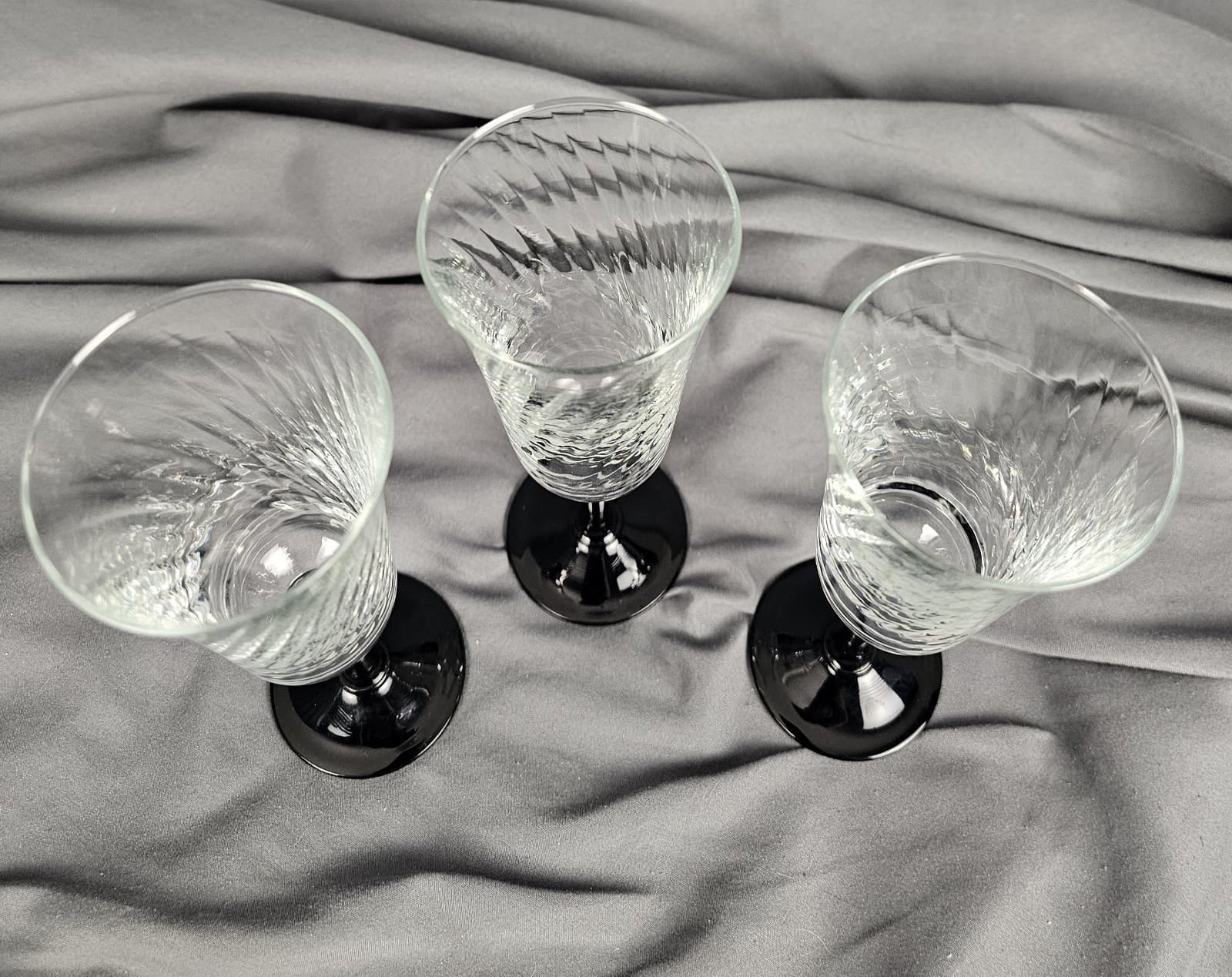 Set 3 Luminarc Black Stem Optic Swirl Champagne Flutes Glasses Vintage France 7” - Thumbnail 4