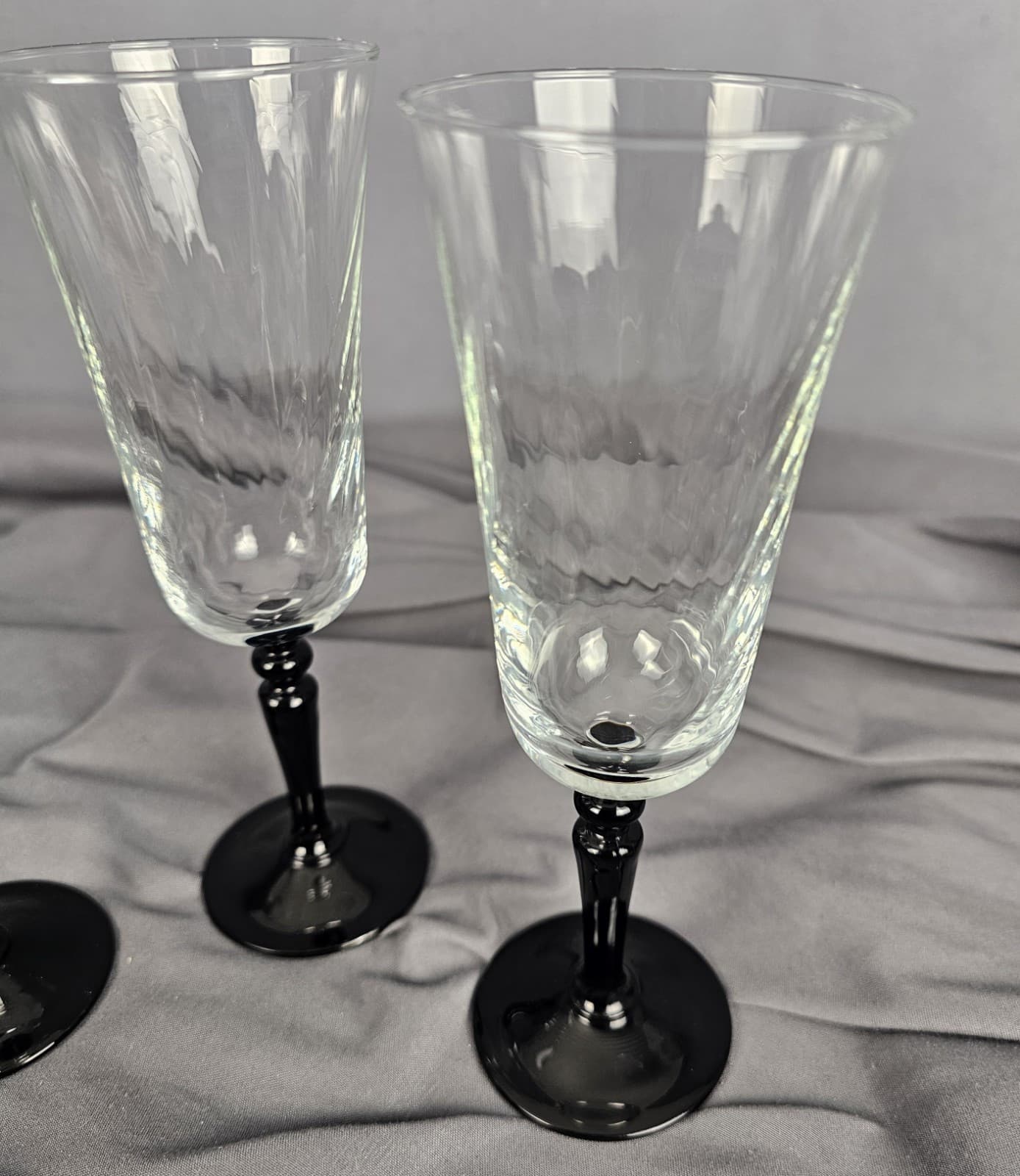 Set 3 Luminarc Black Stem Optic Swirl Champagne Flutes Glasses Vintage France 7” - Thumbnail 3