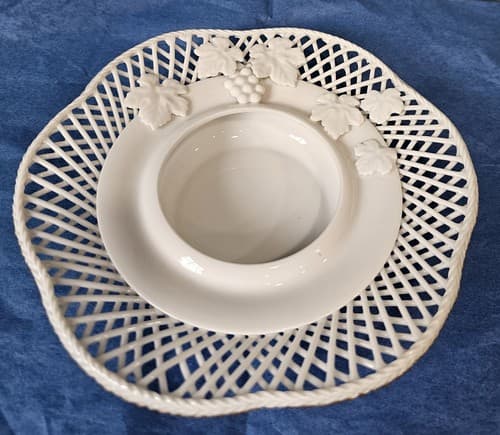 Embacy Weave Embossed 3-D Porcelain Bud Vase Gold Rim 7"