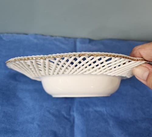 Embacy Weave Embossed 3-D Porcelain Bud Vase Gold Rim 7" - Thumbnail 3