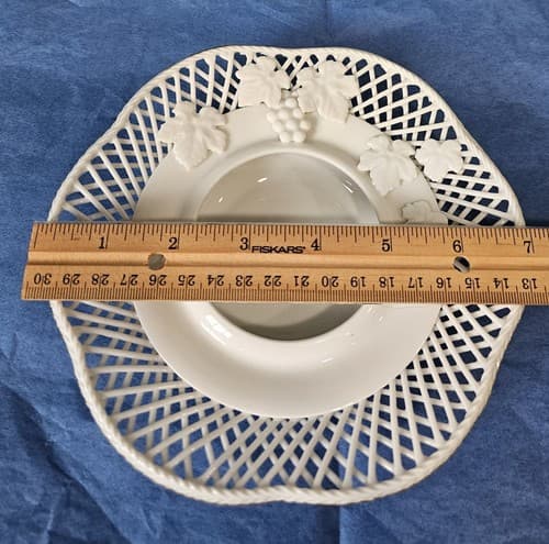 Embacy Weave Embossed 3-D Porcelain Bud Vase Gold Rim 7" - Thumbnail 4