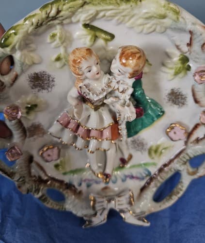 Japan Bone Lace China 3D Colonial Couple in Love Wall Hanger By Chase - Thumbnail 4