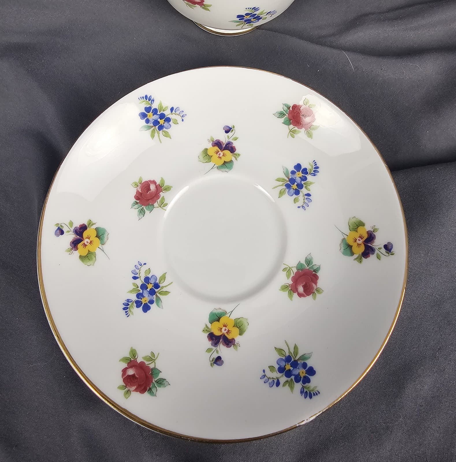 Vtg Royal Victoria Fine Bone China Teacup & Saucer Floral Rose Gold Trim England - Thumbnail 3