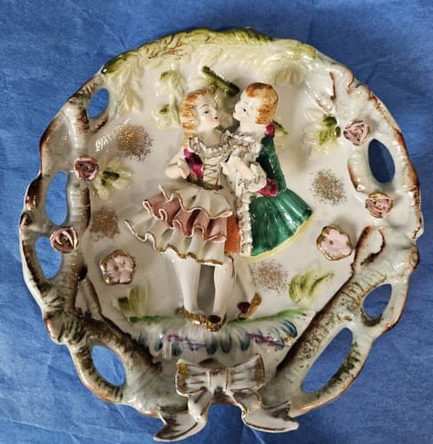 Japan Bone Lace China 3D Colonial Couple in Love Wall Hanger By Chase - Thumbnail 2