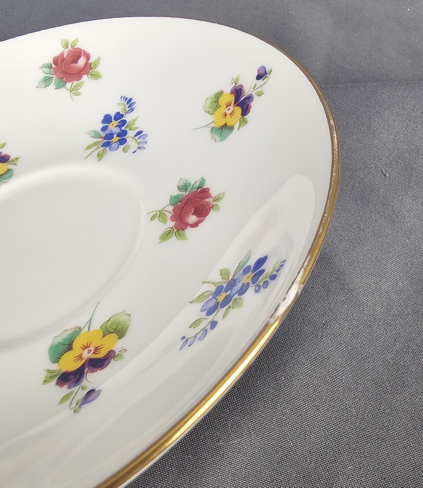 Vtg Royal Victoria Fine Bone China Teacup & Saucer Floral Rose Gold Trim England - Thumbnail 10