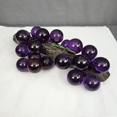 Vintage Beautiful Lucite Purple Grapes Cluster on Driftwood MCM 1960's - Thumbnail 3