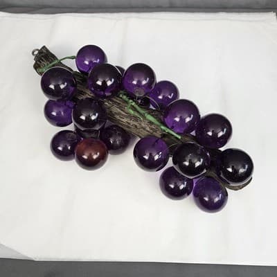 Vintage Beautiful Lucite Purple Grapes Cluster on Driftwood MCM 1960's - Thumbnail 4