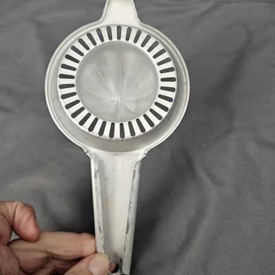 Vintage Foley Aluminum Citrus Lemon Orange Juicer Squeezer Reamer Made in USA - Thumbnail 4