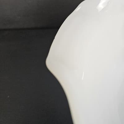 Milk Glass Mixing Bowl With Beautiful Detailed Work 10.5"x4" tall Covered Wagon - Thumbnail 9
