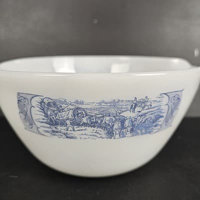 Milk Glass Mixing Bowl With Beautiful Detailed Work 10.5"x4" tall Covered Wagon - Thumbnail 4