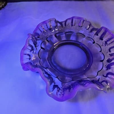 Westmoreland Grape Lilac Purple Opalescent UV Glass Bowl Dish Plate - Thumbnail 3