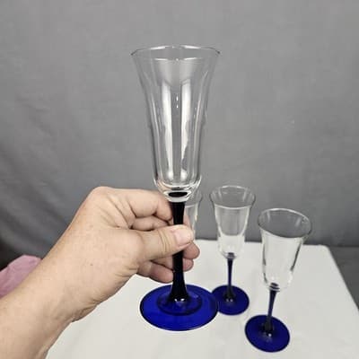 Vintage Set of 4 Luminarc Champagne Flutes Cobalt Blue Stem Clear Tulip Top - Thumbnail 7