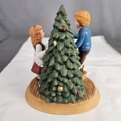 Avon 2nd ed 1982 Christmas Memories "Keeping the Christmas Tradition" - Thumbnail 2