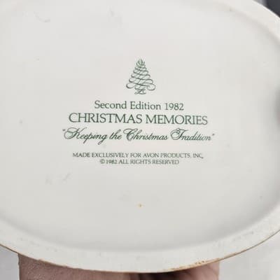 Avon 2nd ed 1982 Christmas Memories "Keeping the Christmas Tradition" - Thumbnail 5