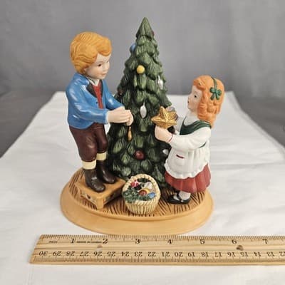 Avon 2nd ed 1982 Christmas Memories "Keeping the Christmas Tradition" - Thumbnail 6