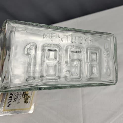 WALKERS Bourbon LICENSE PLATE BOTTLE DECANTER KY,NV,ND,WI Vintage - Thumbnail 11