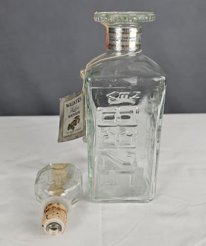 WALKERS Bourbon LICENSE PLATE BOTTLE DECANTER KY,NV,ND,WI Vintage - Thumbnail 5