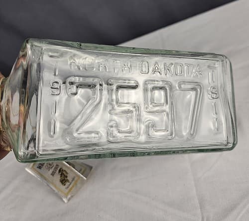 WALKERS Bourbon LICENSE PLATE BOTTLE DECANTER KY,NV,ND,WI Vintage - Thumbnail 9