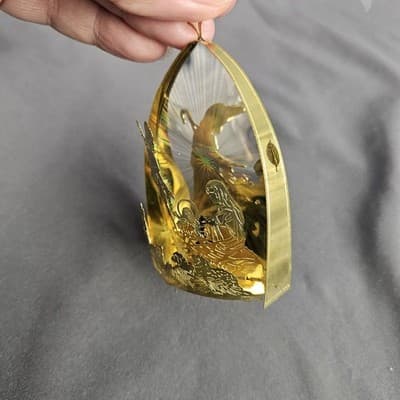 Holographic Nativity Gold Plated 3D Nativity Scene Christmas Ornament Vintage - Thumbnail 4