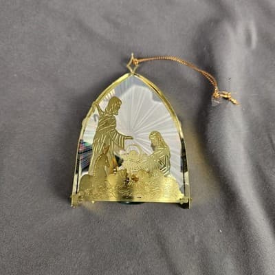 Holographic Nativity Gold Plated 3D Nativity Scene Christmas Ornament Vintage - Thumbnail 2