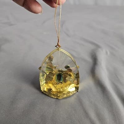 Holographic Nativity Gold Plated 3D Nativity Scene Christmas Ornament Vintage - Thumbnail 7