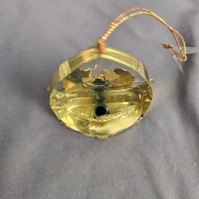 Holographic Nativity Gold Plated 3D Nativity Scene Christmas Ornament Vintage - Thumbnail 8