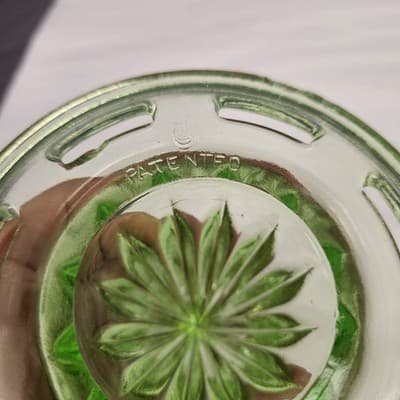 Vintage Uranium Green Depression Glass Citrus Juicer Reamer - Thumbnail 6