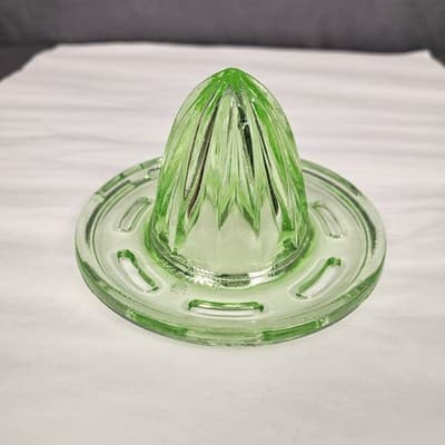 Vintage Uranium Green Depression Glass Citrus Juicer Reamer - Thumbnail 2