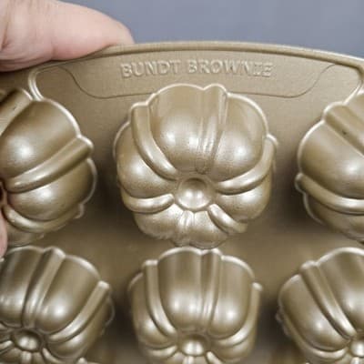 Nordic Ware Bundt Brownie Pan 12 Count Aluminum Non Stick Holiday Baking - Thumbnail 4