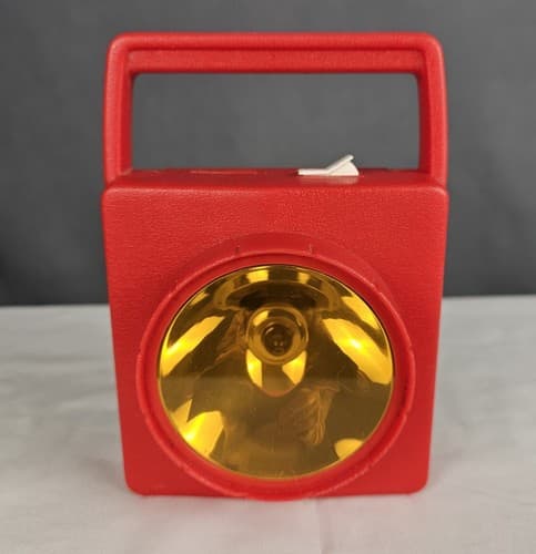 Vintage Retro 70's Red Plastic Radio Shack Square Flashlight Lantern WORKS - Thumbnail 3