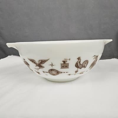 PYREX Early American Cinderella Mixing Bowl, #443, 2-1/2 QT, White & Brown - Thumbnail 4