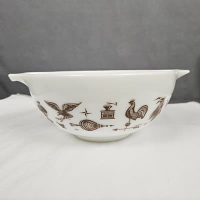 PYREX Early American Cinderella Mixing Bowl, #443, 2-1/2 QT, White & Brown - Thumbnail 5