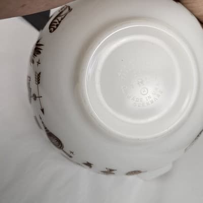 PYREX Early American Cinderella Mixing Bowl, #443, 2-1/2 QT, White & Brown - Thumbnail 9