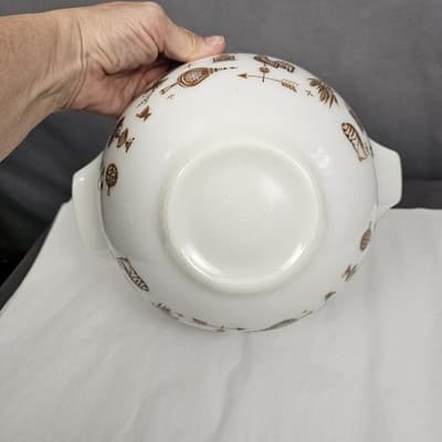 PYREX Early American Cinderella Mixing Bowl, #443, 2-1/2 QT, White & Brown - Thumbnail 6