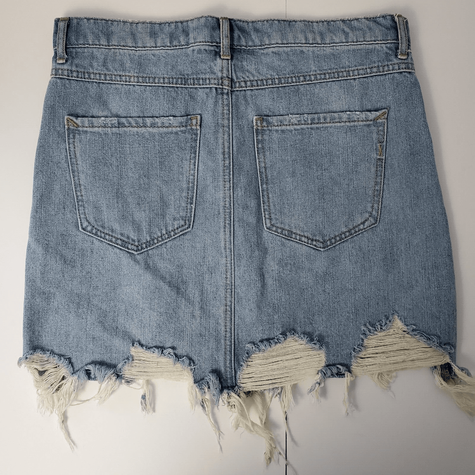 Express Womens Size 6 Denim Mini Skirt Frayed Pockets Distressed Length - 15" - Thumbnail 2