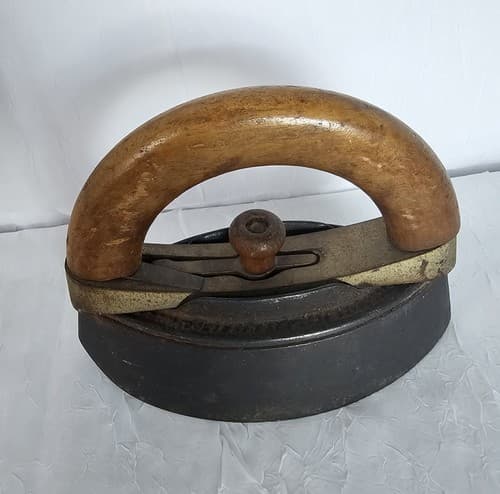 Mid 19th Century Colebrookdale Iron With Removable Handle Potts PA DECOR & WORKS - Thumbnail 2