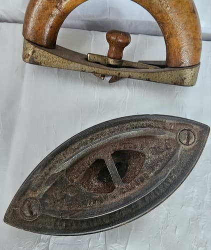 Mid 19th Century Colebrookdale Iron With Removable Handle Potts PA DECOR & WORKS - Thumbnail 6