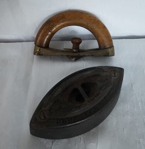 Mid 19th Century Colebrookdale Iron With Removable Handle Potts PA DECOR & WORKS - Thumbnail 7