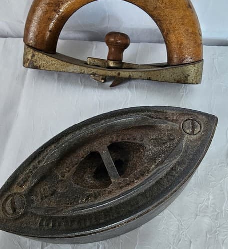 Mid 19th Century Colebrookdale Iron With Removable Handle Potts PA DECOR & WORKS - Thumbnail 8