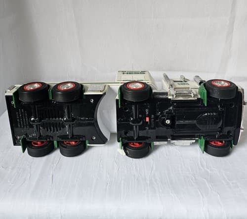 Hess 2013 Gasoline Race Car Hauler Truck White Green Tractor Trailer Toy As Is - Thumbnail 8