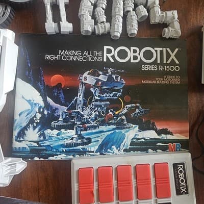 Robotix Many Parts Including Boxes for R-2000 R-1500 UNTESTED - Thumbnail 12