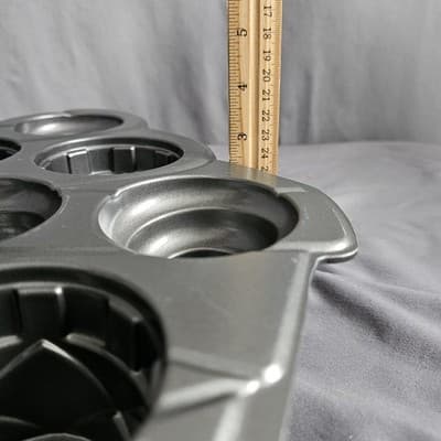 Wilton Tree Shape Cup Cake Baking Pan 4 cupcakes with 3D Tops - Thumbnail 3