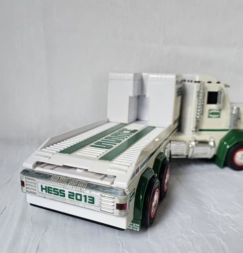 Hess 2013 Gasoline Race Car Hauler Truck White Green Tractor Trailer Toy As Is - Thumbnail 7