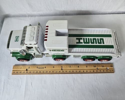 Hess 2013 Gasoline Race Car Hauler Truck White Green Tractor Trailer Toy As Is - Thumbnail 4