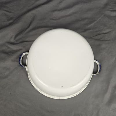 Vintage Enamelware Pan White w Black Edge Handles 3.5 Deep 9" Diameter - Thumbnail 8