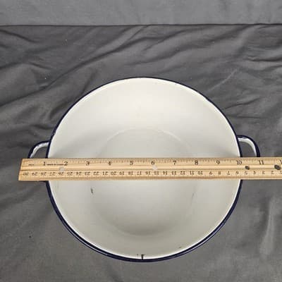 Vintage Enamelware Pan White w Black Edge Handles 3.5 Deep 9" Diameter - Thumbnail 5