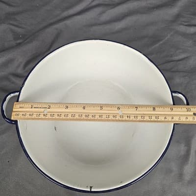 Vintage Enamelware Pan White w Black Edge Handles 3.5 Deep 9" Diameter - Thumbnail 7
